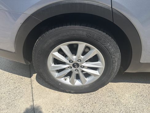Used 2020 Kia Sorento LX FWD image 17