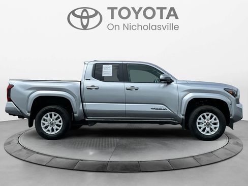 Used 2025 Toyota Tacoma SR5 AWD/4WD image 6