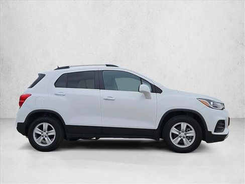 Used 2020 Chevrolet Trax LT w/ LT Convenience Package FWD image 4