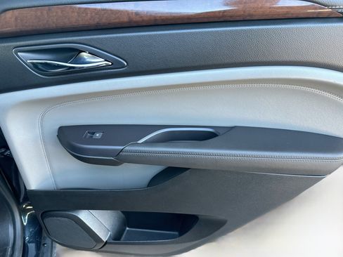 Used 2011 Cadillac SRX Luxury FWD image 30