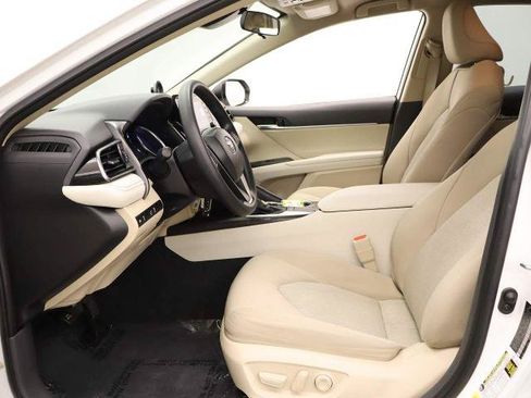 Used 2022 Toyota Camry LE w/ Carpet Mat Package (TMS) FWD image 38