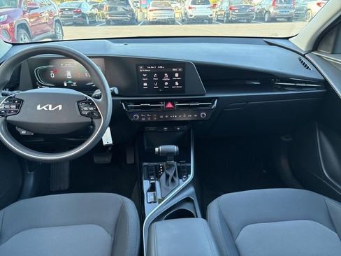 Certified 2024 Kia Niro LX image 28