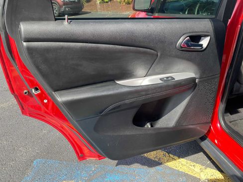 Used 2018 Dodge Journey SE w/ Connectivity Group FWD image 32