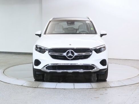 Used 2025 Mercedes-Benz GLC 350e 4MATIC image 10