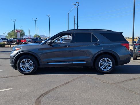 Used 2020 Ford Explorer XLT image 3