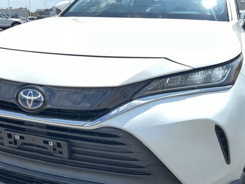 Used 2021 Toyota Venza LE image 11