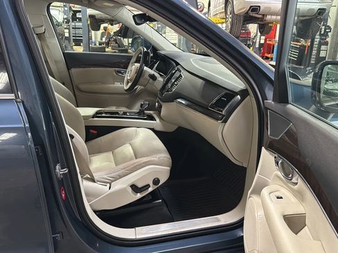 Used 2018 Volvo XC90 T6 Momentum w/ Momentum Plus Package AWD/4WD image 24