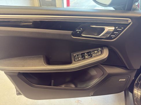 Used 2017 Porsche Macan AWD/4WD image 15