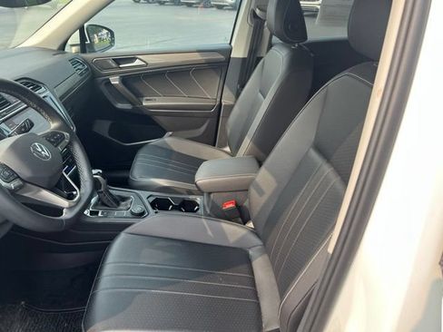 Used 2022 Volkswagen Tiguan SE AWD/4WD image 12
