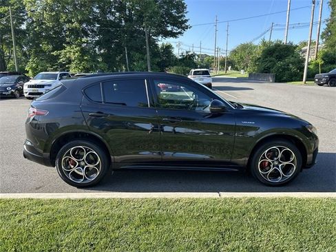 Used 2024 Alfa Romeo Stelvio Veloce image 9