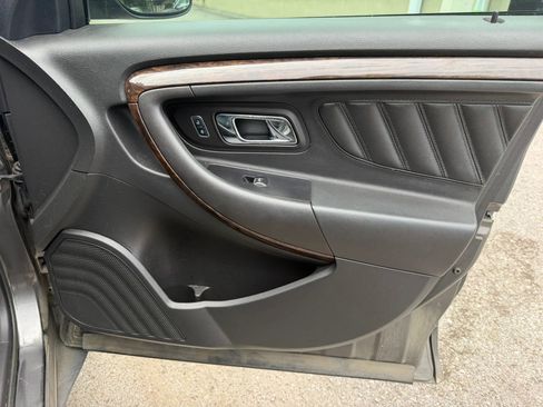 Used 2017 Ford Taurus Limited FWD image 18