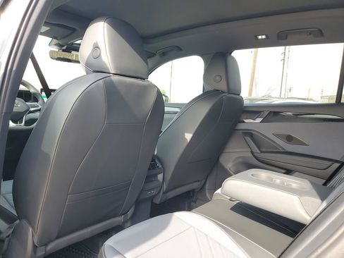 New 2026 Volkswagen Tiguan SE R-Line FWD image 10
