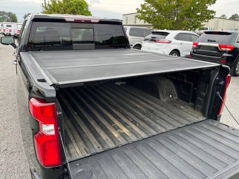 Used 2019 Chevrolet Silverado 1500 High Country w/ Technology Package AWD/4WD image 12