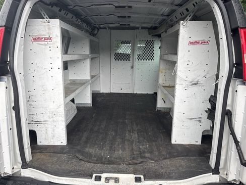 Used 2018 Chevrolet Express 2500 w/ Driver Convenience Package RWD image 13