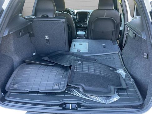 Used 2021 Volvo XC40 P8 Recharge w/ Advanced Package image 11