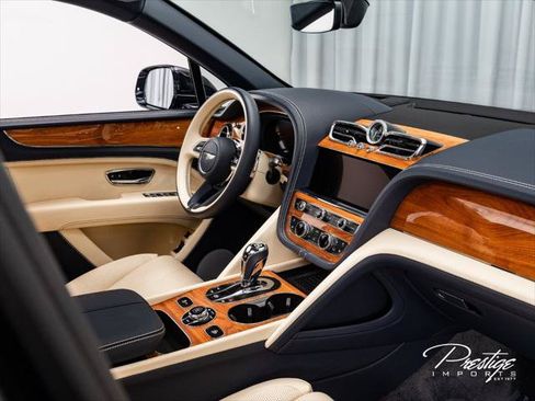 Used 2023 Bentley Bentayga Extended Wheelbase AWD/4WD image 38