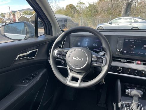 Used 2025 Kia Sportage LX FWD image 29