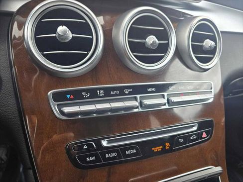 Used 2018 Mercedes-Benz GLC 300 4MATIC image 30