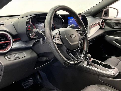 Used 2024 Chevrolet Trax RS FWD image 13