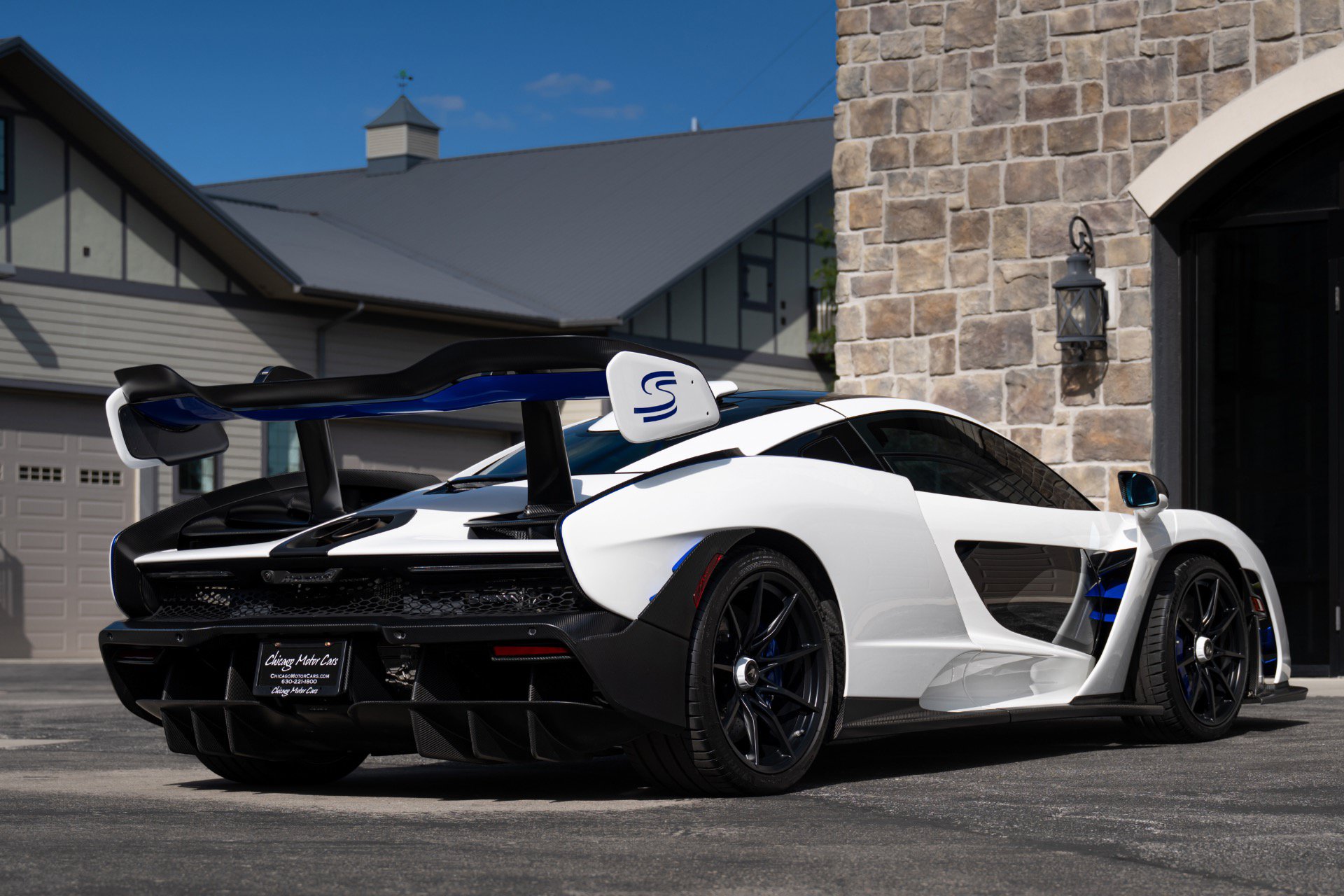 Used 2019 McLaren Senna RWD image 11