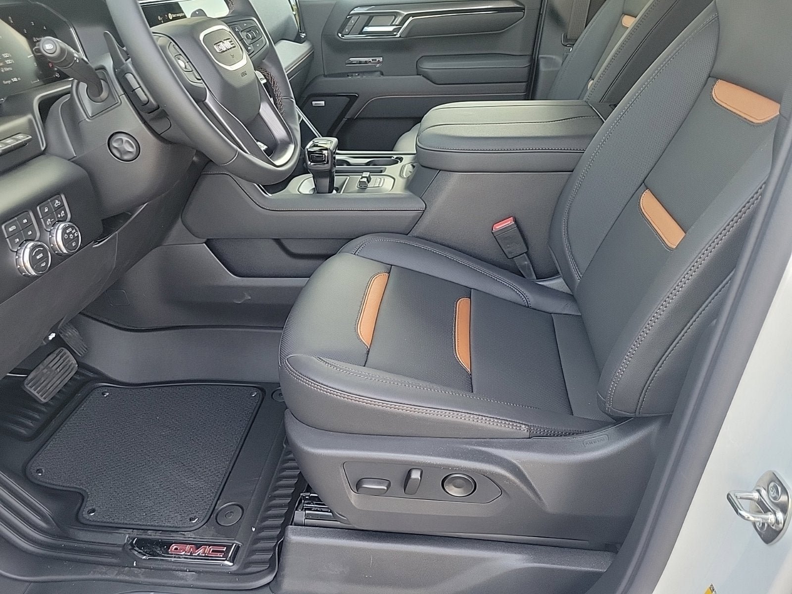 New 2026 GMC Sierra 1500 AT4 w/ Technology Package AWD/4WD image 10
