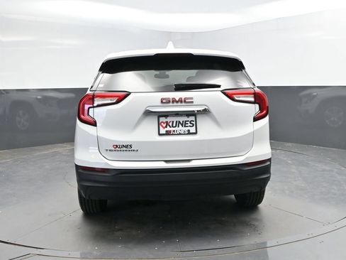 Used 2024 GMC Terrain SLE FWD image 8