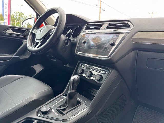 Used 2018 Volkswagen Tiguan SE AWD/4WD image 25