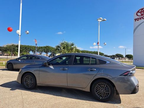 Used 2026 Nissan Sentra SV w/ SV Convenience Package FWD image 7
