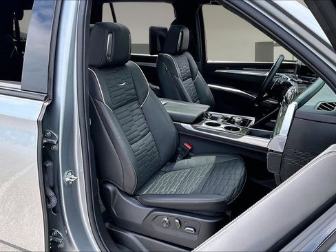 Used 2025 Cadillac Escalade V AWD/4WD image 7