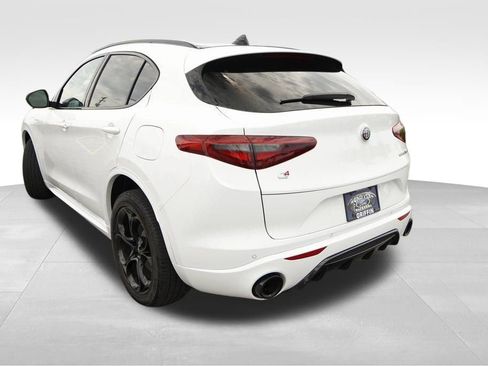 Used 2023 Alfa Romeo Stelvio Veloce image 5