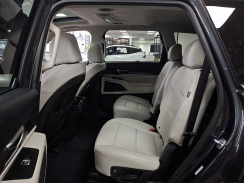 Certified 2023 Kia Telluride S w/ S Sunroof Package AWD/4WD image 9