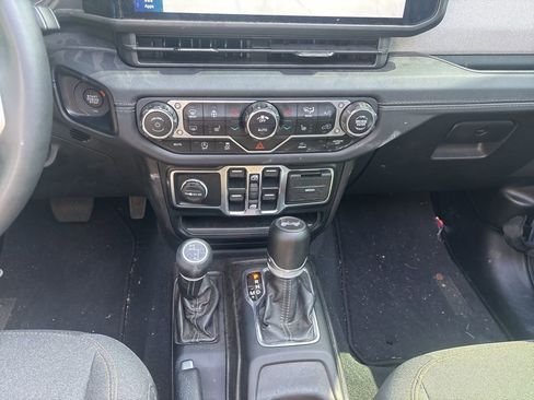 Used 2024 Jeep Wrangler Unlimited Sahara AWD/4WD image 17