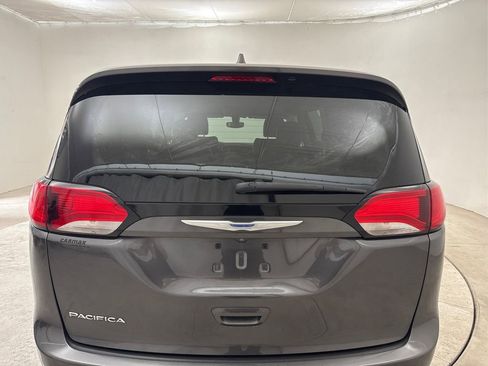 Used 2018 Chrysler Pacifica Touring-L FWD image 23