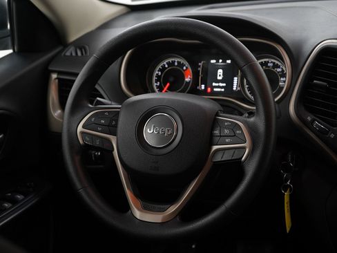 Used 2016 Jeep Cherokee Sport FWD image 14