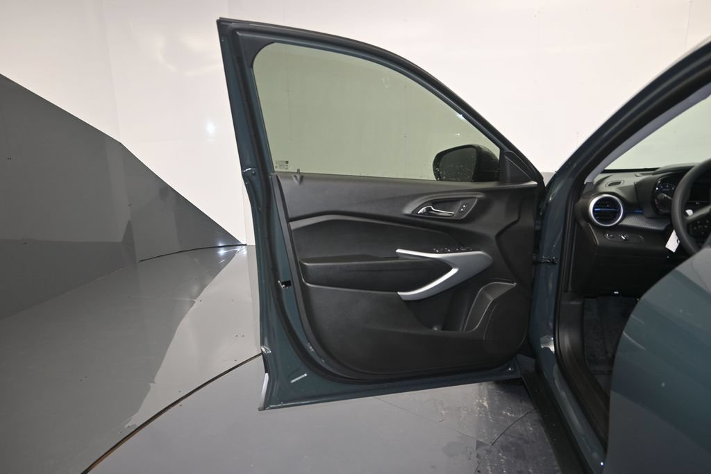 New 2026 Chevrolet Trax LS w/ LS Convenience Package FWD image 10