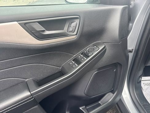 Used 2022 Ford Escape SE w/ Cold Weather Package image 25