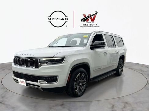 Used 2024 Jeep Wagoneer L Series II w/ Flexible Seating Group AWD/4WD image 2
