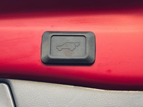 Used 2025 Toyota RAV4 XLE Premium w/ Weather Package AWD/4WD image 7