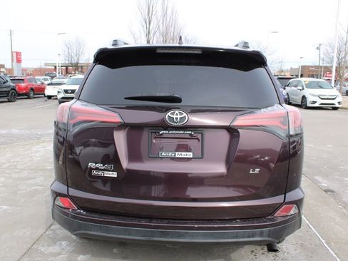 Used 2018 Toyota RAV4 LE image 8