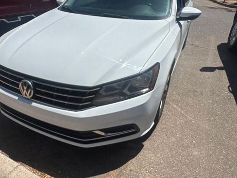 Used 2018 Volkswagen Passat 2.0T SE FWD image 3