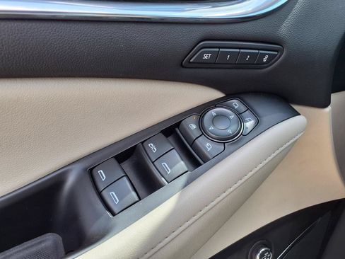 Used 2019 Buick Enclave Premium FWD image 22