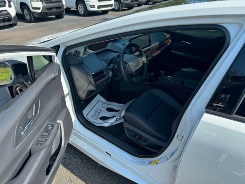 Used 2026 Toyota Prius Plug-In Hybrid FWD image 3