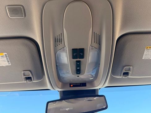 Used 2017 Chevrolet Equinox LT w/ Convenience Package image 20