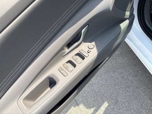 New 2025 Hyundai Elantra Sport FWD image 11