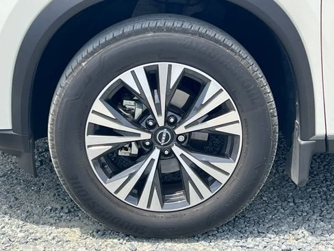 Used 2023 Nissan Rogue SV FWD image 12