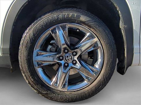 Used 2019 Toyota Highlander Limited Platinum image 22