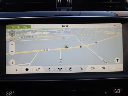 Used 2018 Jaguar F-PACE Portfolio image 18