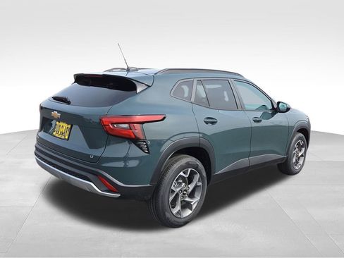 New 2026 Chevrolet Trax LT w/ LT Convenience Package FWD image 6