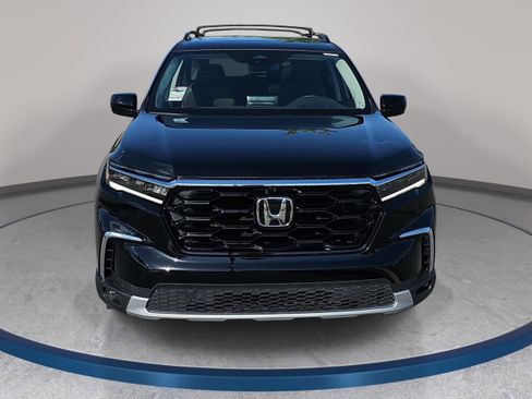 Used 2025 Honda Pilot Elite image 2