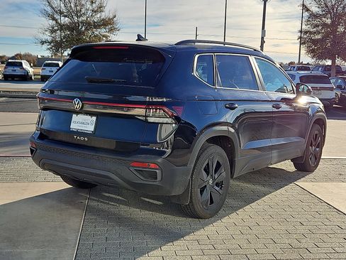 New 2026 Volkswagen Taos SE image 3